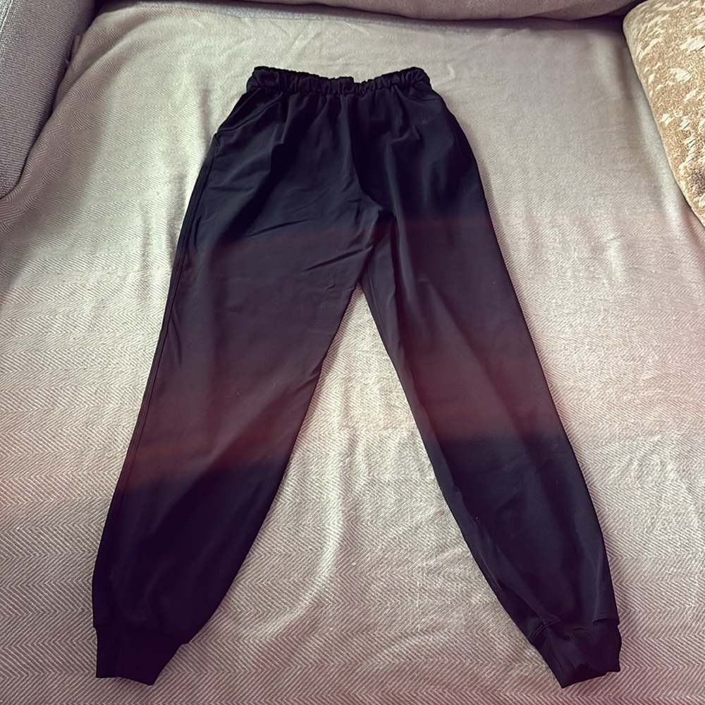 Lululemon short sleeve tee and joggers lot size 4 - Picture 10 of 16